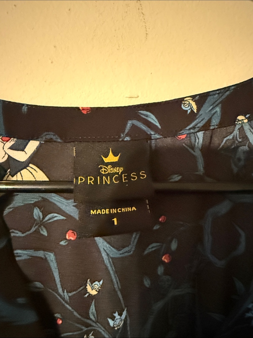 torrid Disney Black Floral Vine V-Neck Long-Sleeve Tunic-Snow White - Picture 4 of 5
